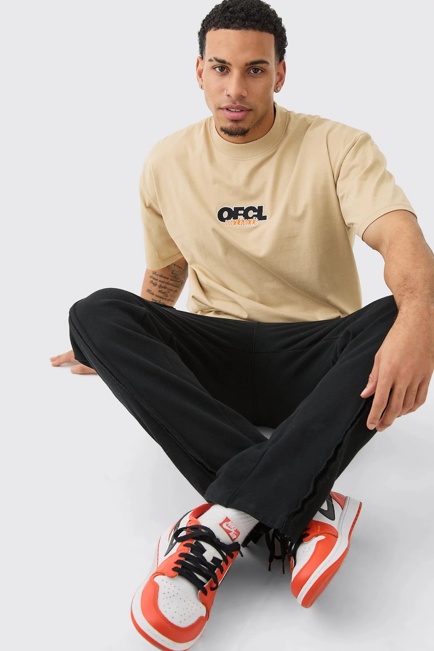OVERSIZED EXTENDED NECK OFCL T-SHIRT